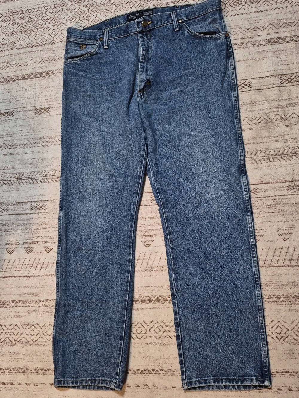 Wrangler Men's Straight Jeans in Medium Blue Wash